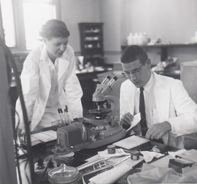 nowell in a lab in 1958
